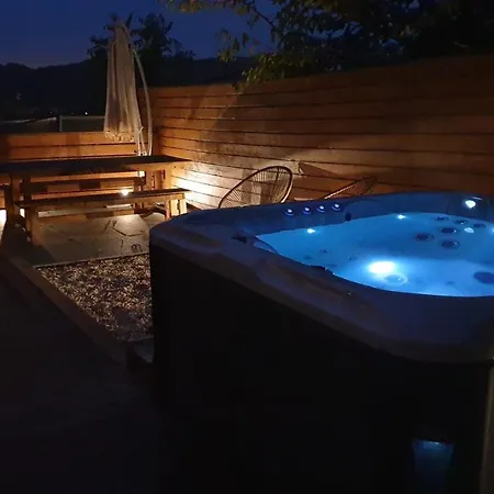 Le Chalet Jacuzzi Et Detente 4 Etoiles Bagnères-de-Bigorre Buitenkant foto